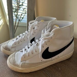 White High-Top Nike Sneakers with Black Swoosh